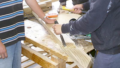 Lavorare ed intagliare il legno con sgorbia e scalpello